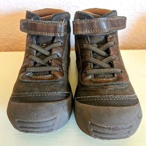 Oshkosh toddler boy boots Size 8